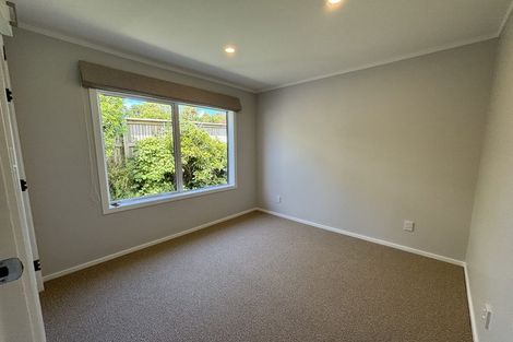 Photo of property in 42 Versailles Street, Karori, Wellington, 6012