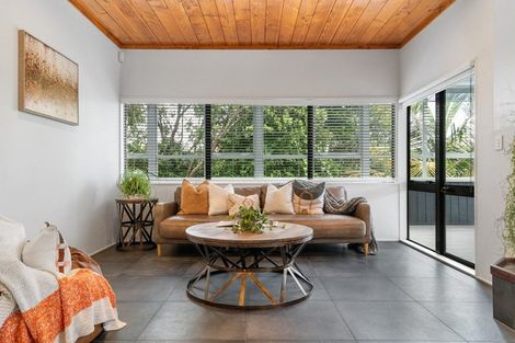 Photo of property in 2/51 John Gill Road, Shelly Park, Auckland, 2014