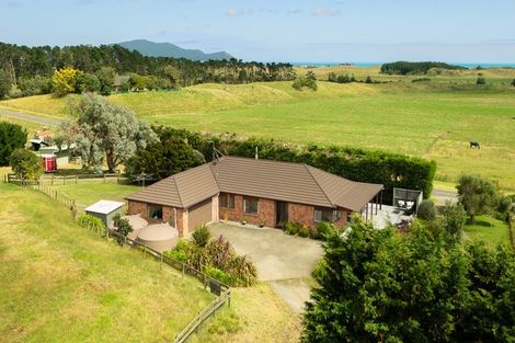 Photo of property in 159 Pukenamu Road, Te Horo, Otaki, 5581