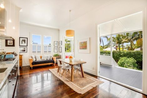 Photo of property in 44 Kiwi Road, Stanley Point, Auckland, 0624
