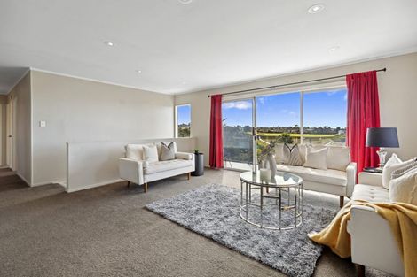 Photo of property in 1/15 Valdese Rise, Browns Bay, Auckland, 0630