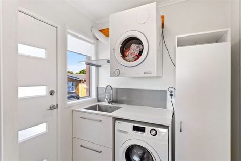 Photo of property in 2/4 Evelyn Place, Hillcrest, Auckland, 0627