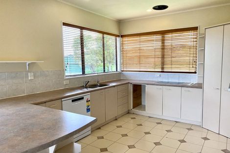 Photo of property in 13 Glenshee Place, Highland Park, Auckland, 2010