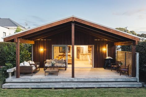 Photo of property in 25 Grove Avenue, Mount Maunganui, 3116