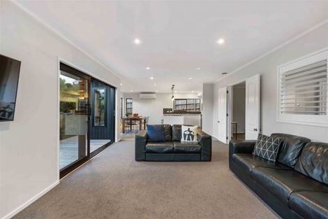 Photo of property in 595/93 Beach Road, Castor Bay, Auckland, 0620