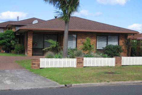 Photo of property in 2/58 Kowhai Road, Campbells Bay, Auckland, 0630