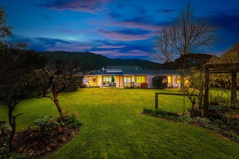 Photo of property in 29 Cranbrook Grove, Waikanae, 5036