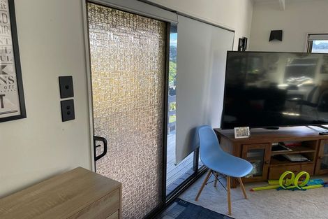 Photo of property in 42 Holyoake Place, Chatswood, Auckland, 0626