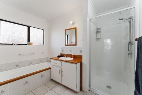 Photo of property in 30 Frimley Terrace, Waikanae Beach, Waikanae, 5036