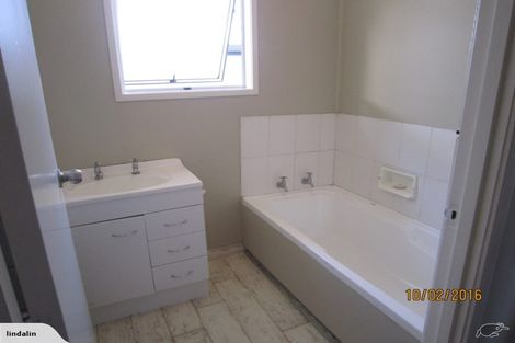 Photo of property in 42 Redwood Drive, Massey, Auckland, 0614