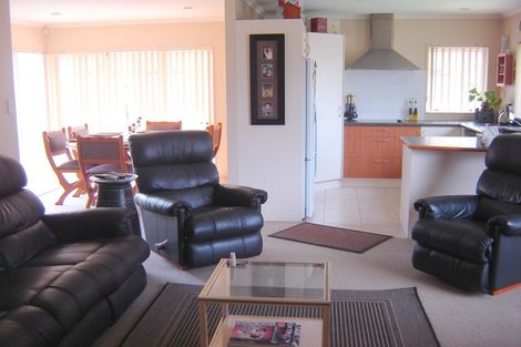 Photo of property in 37 Kelvin Hart Drive, East Tamaki, Auckland, 2013