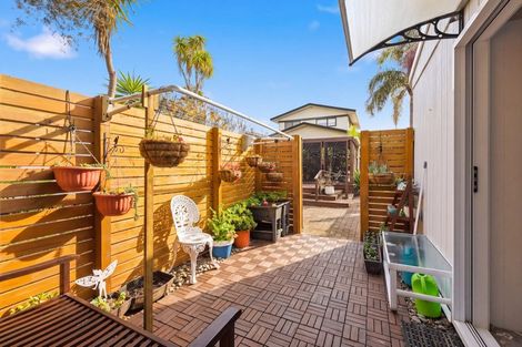 Photo of property in 100 Torkar Road, Clarks Beach, 2122