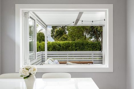 Photo of property in 1/1 Tawa Road, Te Atatu Peninsula, Auckland, 0610