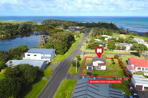 Photo of property in 16 Layard Street, Opunake, 4616