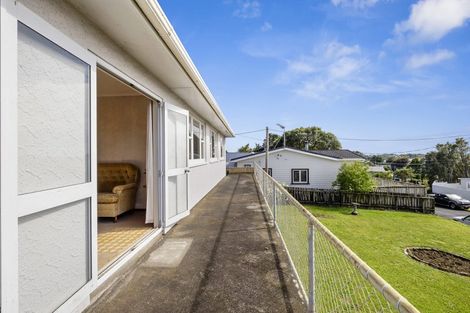 Photo of property in 10 Alberta Road, Glen Avon, New Plymouth, 4312