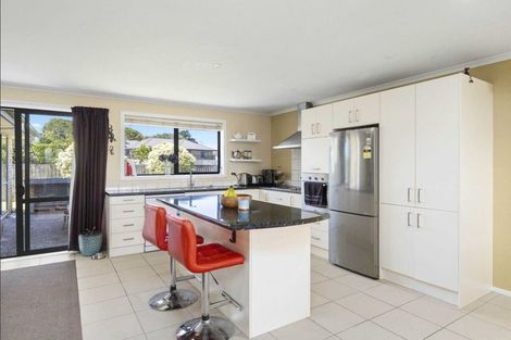 Photo of property in 41 Breaker Grove, Waiuku, 2123