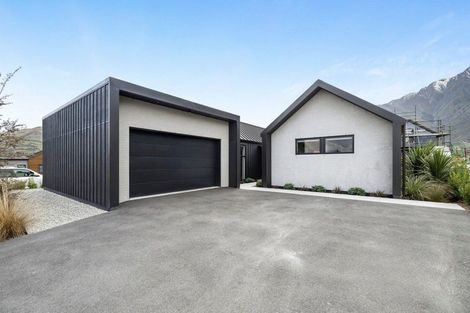 Photo of property in 52 Cunninghams Drive, Jacks Point, Queenstown, 9371