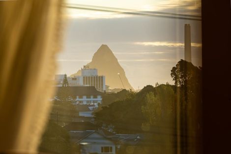 Photo of property in 47 Paynters Avenue, Strandon, New Plymouth, 4312