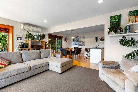 Photo of property in 33 Beaumont Crescent, Frankleigh Park, New Plymouth, 4310