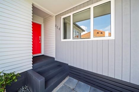 Photo of property in 306 South Road, Hawera, 4610