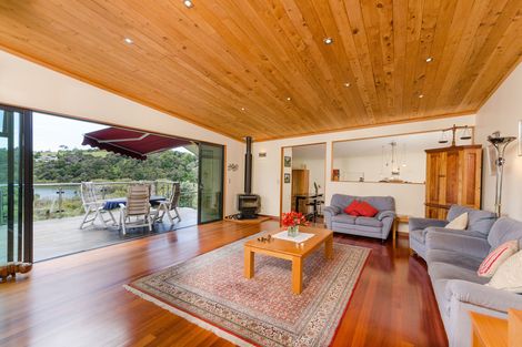 Photo of property in 106 Kemp Road, Massey, Auckland, 0614