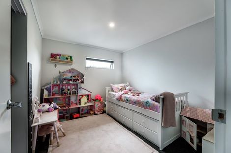 Photo of property in 85 Becker Drive, Weymouth, Auckland, 2103