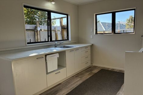 Photo of property in 5 Gregg Place, Sunnyvale, Auckland, 0612