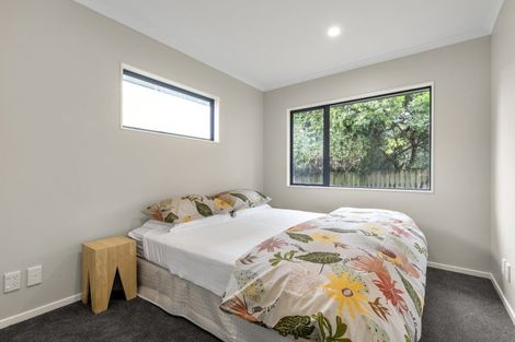 Photo of property in 99 Kemp Road, Massey, Auckland, 0614