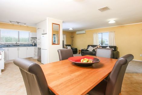 Photo of property in 1/32 Neil Avenue, Te Atatu Peninsula, Auckland, 0610