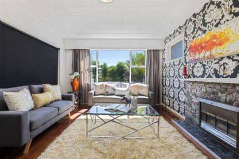 Photo of property in 121 Millbrook Road, Sunnyvale, Auckland, 0612