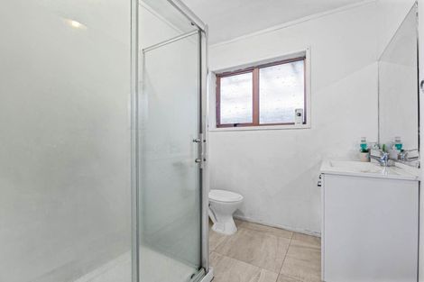 Photo of property in 2/76 Kenderdine Road, Papatoetoe, Auckland, 2025