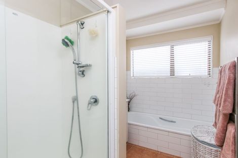 Photo of property in 1/32 Neil Avenue, Te Atatu Peninsula, Auckland, 0610