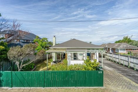 Photo of property in 17 Gladstone Road, Northcote, Auckland, 0627