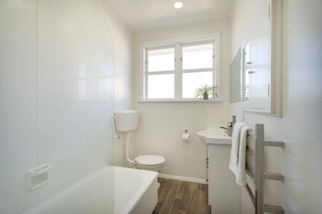 Photo of property in 32 Bracken Road, Paparangi, Wellington, 6037