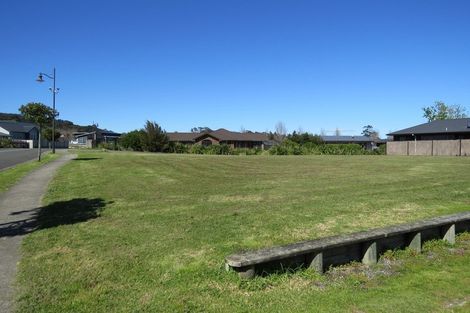 Photo of property in 23 Victoria Street, Coromandel, 3506