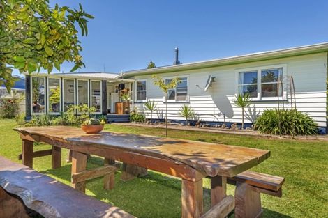 Photo of property in 15 Ioapa Road, Te Karaka, 4022