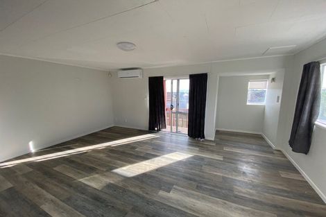 Photo of property in 4 Pureora Place, Clendon Park, Auckland, 2103