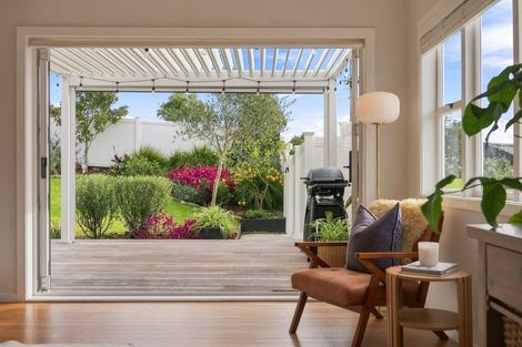 Photo of property in 1/77 Birkdale Road, Birkdale, Auckland, 0626