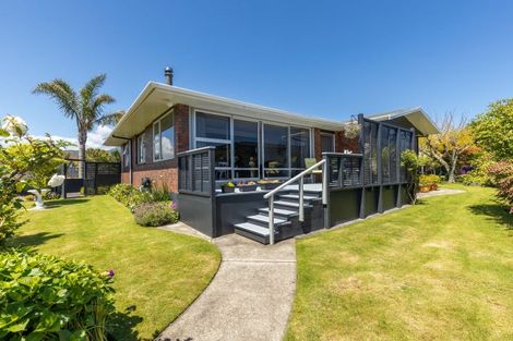 Photo of property in 38 Wairau Road, Oakura, 4314