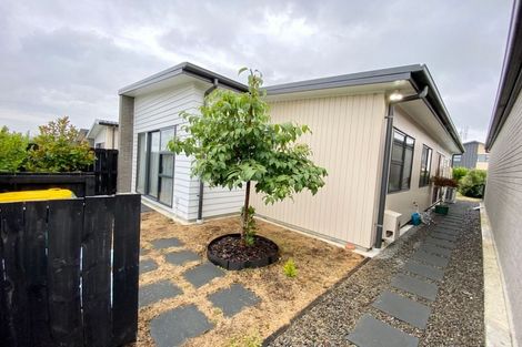 Photo of property in 32 Liberation Road, Papakura, 2110
