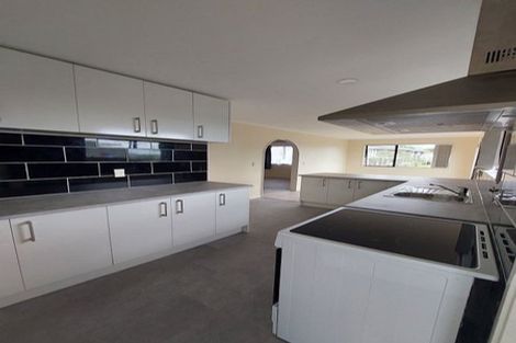 Photo of property in 21 Rhinevale Close, Henderson, Auckland, 0612