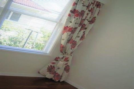 Photo of property in 2/43 Shakespeare Road, Milford, Auckland, 0620