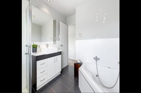 Photo of property in 46 Newbury Place, Schnapper Rock, Auckland, 0632