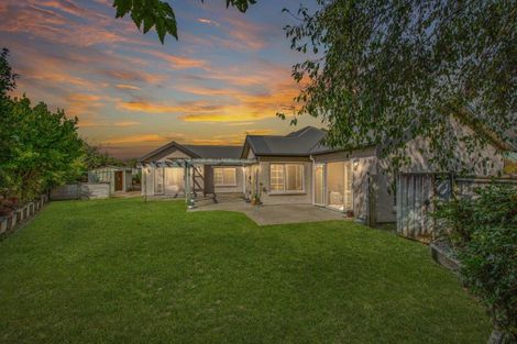 Photo of property in 18 Roderick Place, Rototuna, Hamilton, 3210