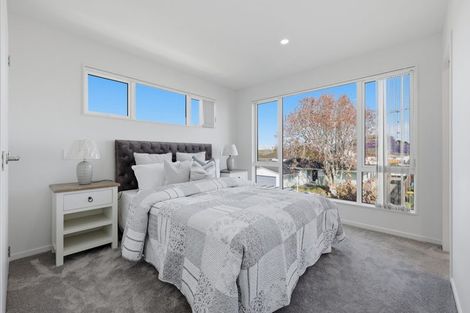 Photo of property in 33 Sorrel Crescent, Bucklands Beach, Auckland, 2012