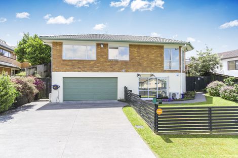 Photo of property in 62 Garton Drive, Massey, Auckland, 0614