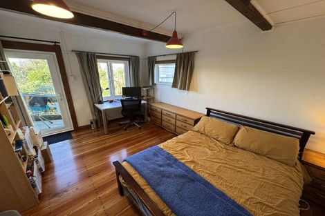 Photo of property in 16 Hungerford Road, Lyall Bay, Wellington, 6022