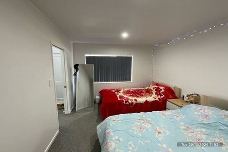 Photo of property in 1/59 Ribbonwood Crescent, Goodwood Heights, Auckland, 2105