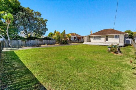 Photo of property in 4 Duncan Avenue, Te Atatu South, Auckland, 0610