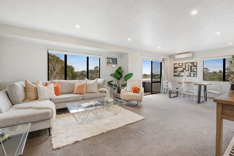 Photo of property in 2/15 Exeter Place, Unsworth Heights, Auckland, 0632